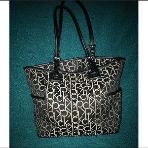 NWOT 3 compartment, magnetic closure bag